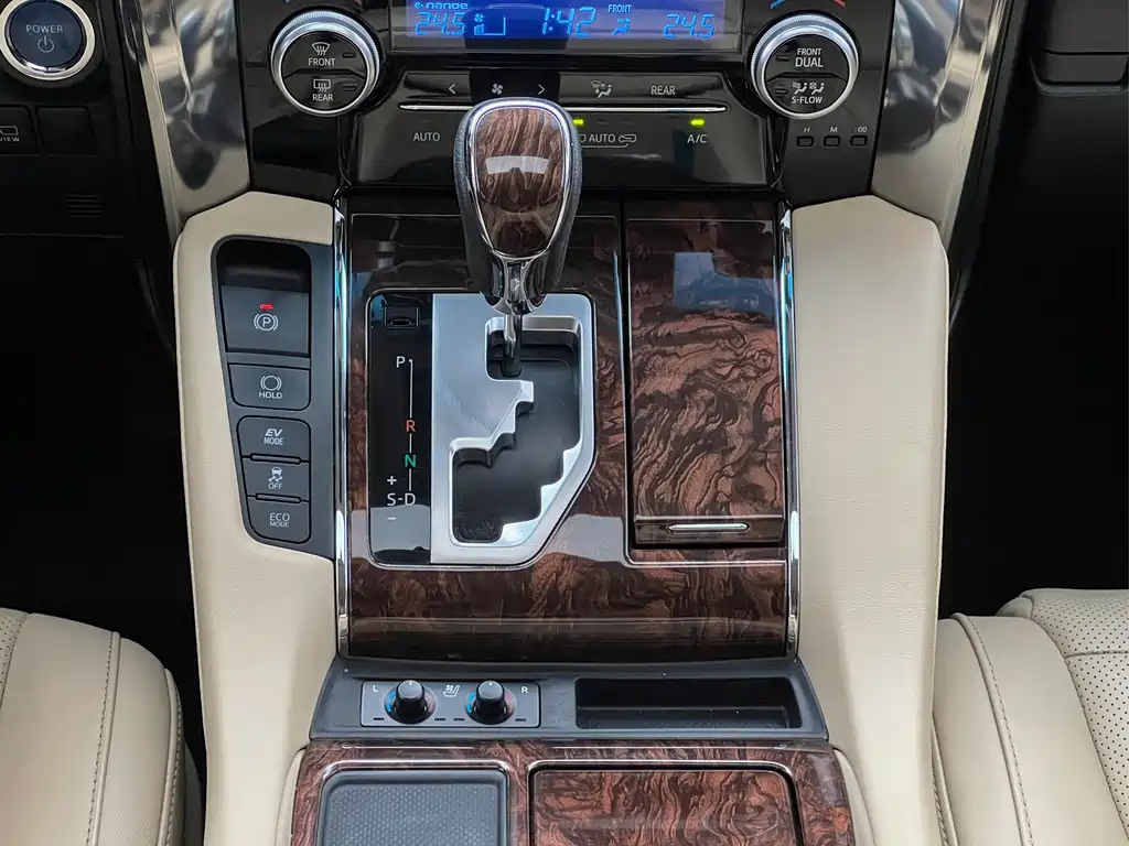 Toyota Alphard 2021 — фото 12