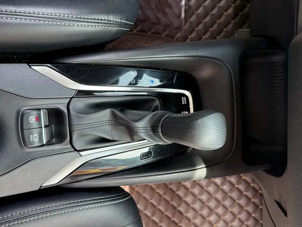Toyota Corolla 2023 — фото 17