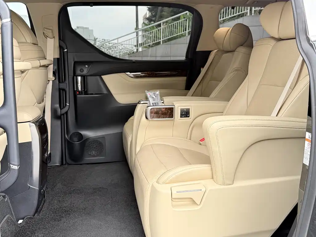 Toyota Alphard 2021 — фото 20