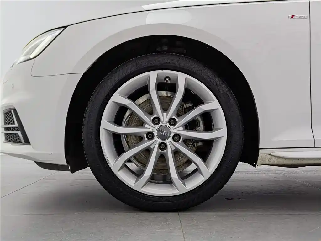 Audi A4L 2018 — фото 17