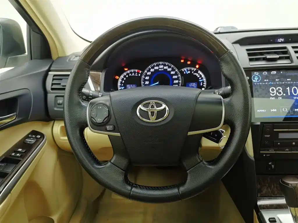 Toyota Camry 2016 — фото 11