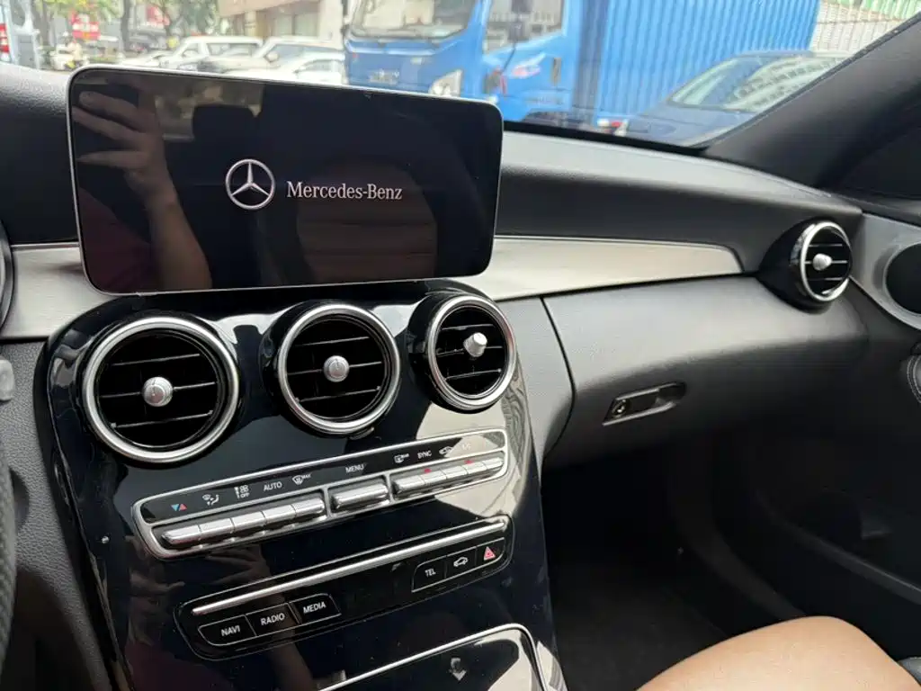 Mercedes-Benz C-Class 2019 — фото 19