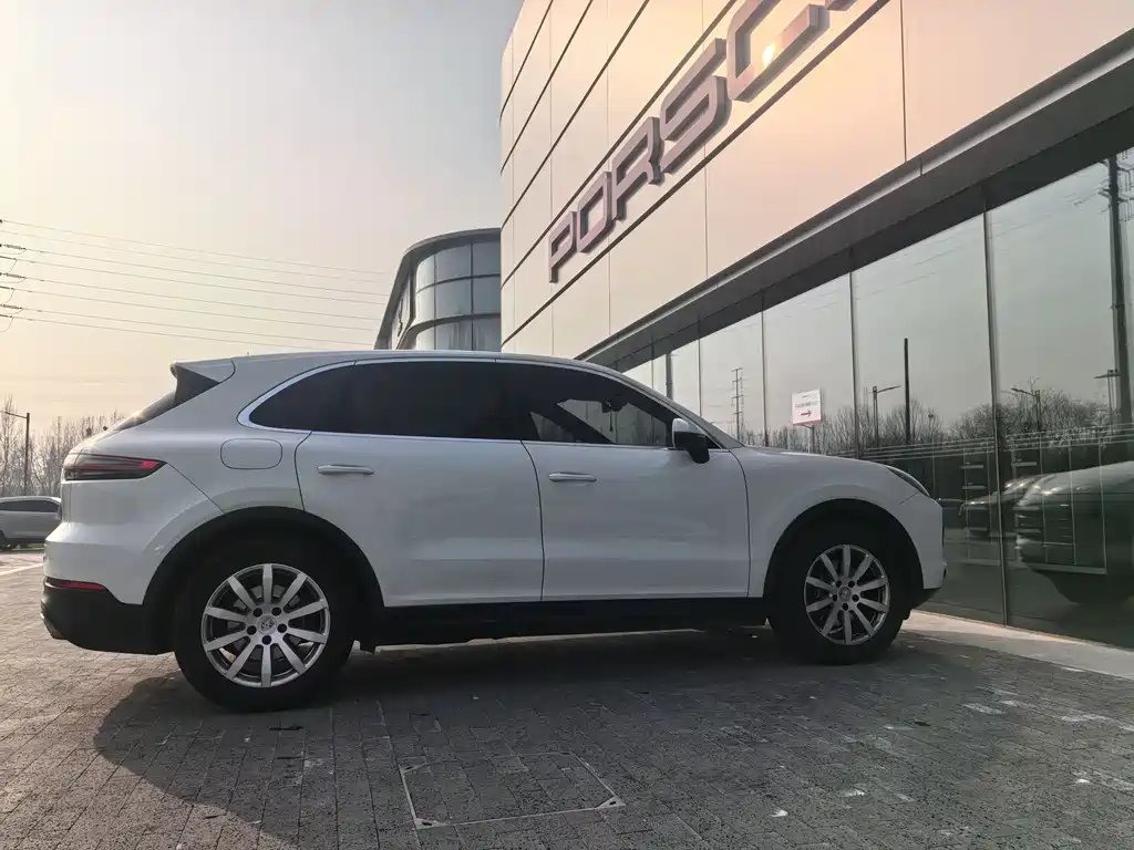 Porsche Cayenne 2018 — фото 13