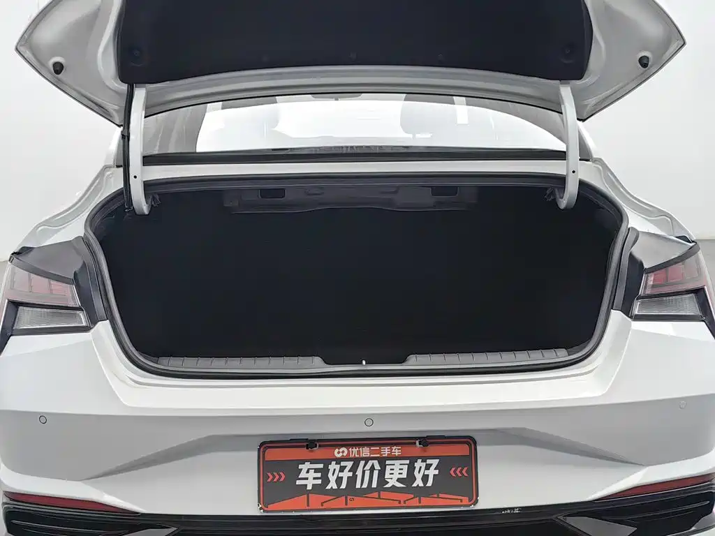 Hyundai Elantra 2021 — фото 16