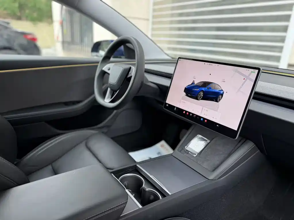 Tesla Model 3 2025 — фото 10