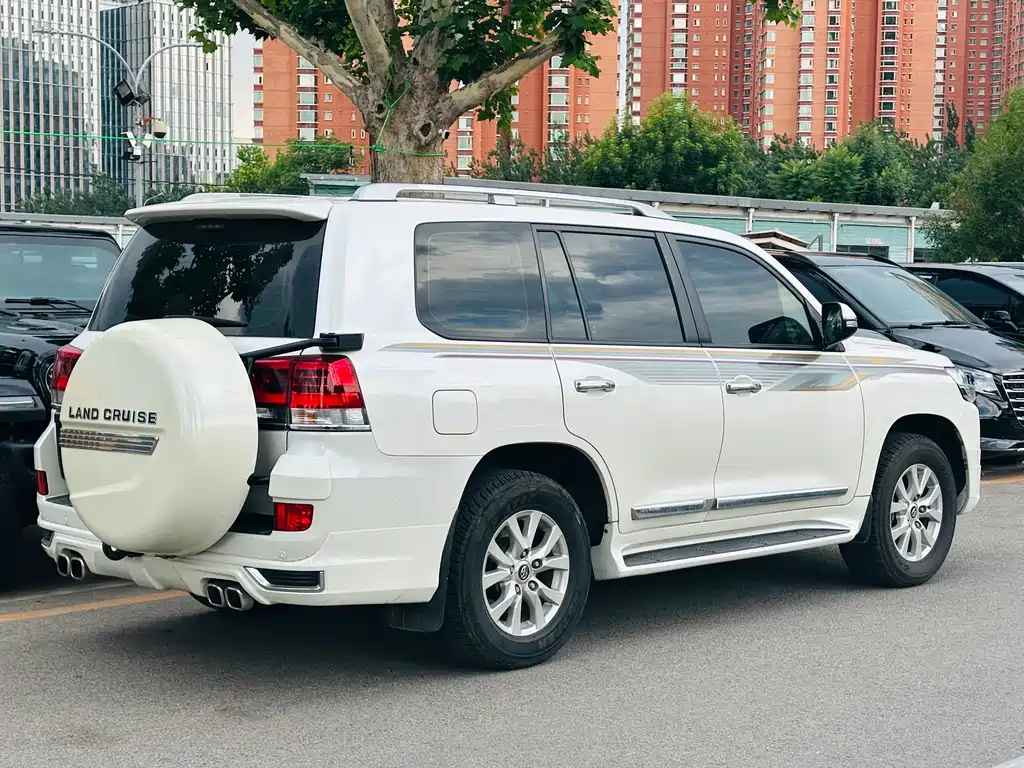 Toyota Land Cruiser 2017 — фото 4