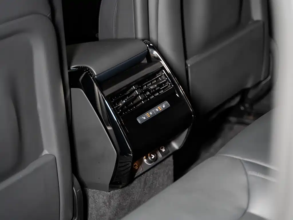 Land Rover Sport 2023 — фото 20