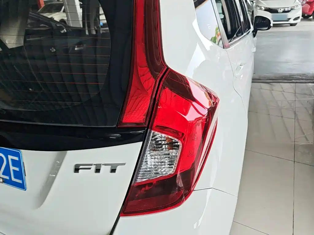 Honda Fit 2018 — фото 8