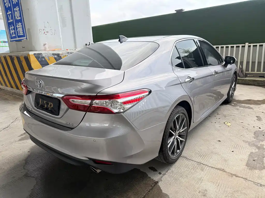 Toyota Camry 2021 — фото 4