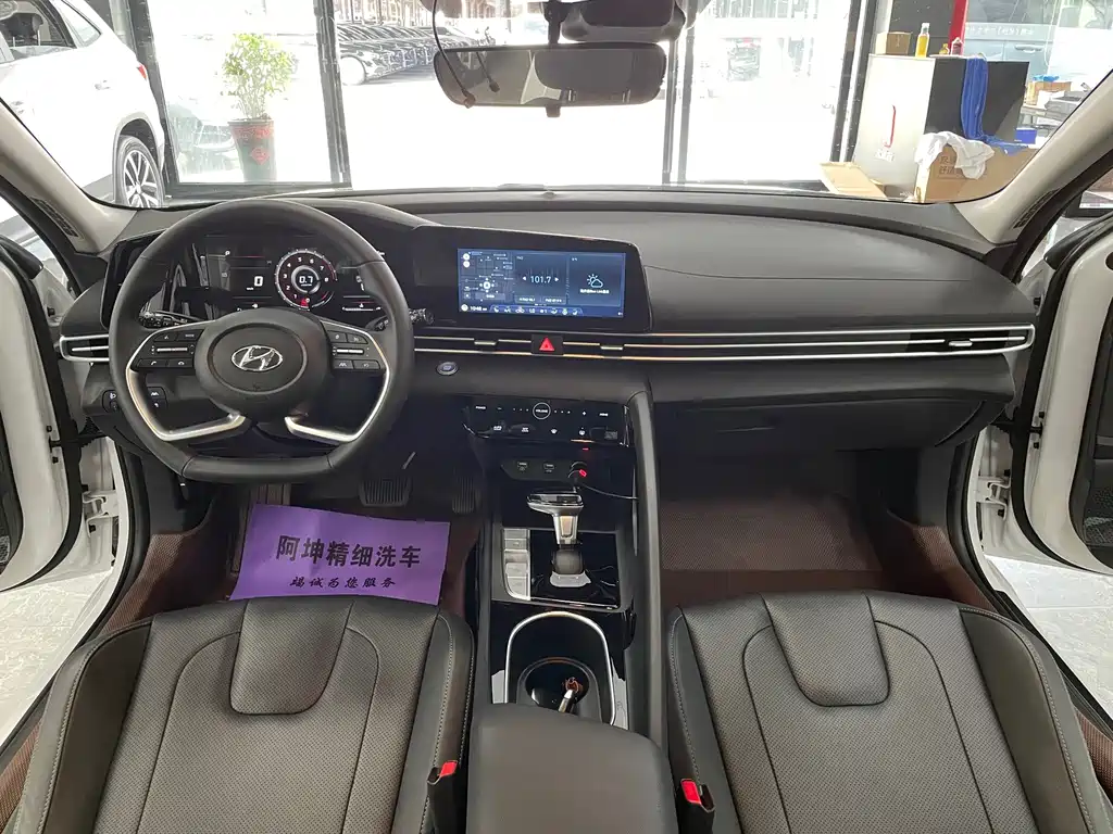 Hyundai Elantra 2023