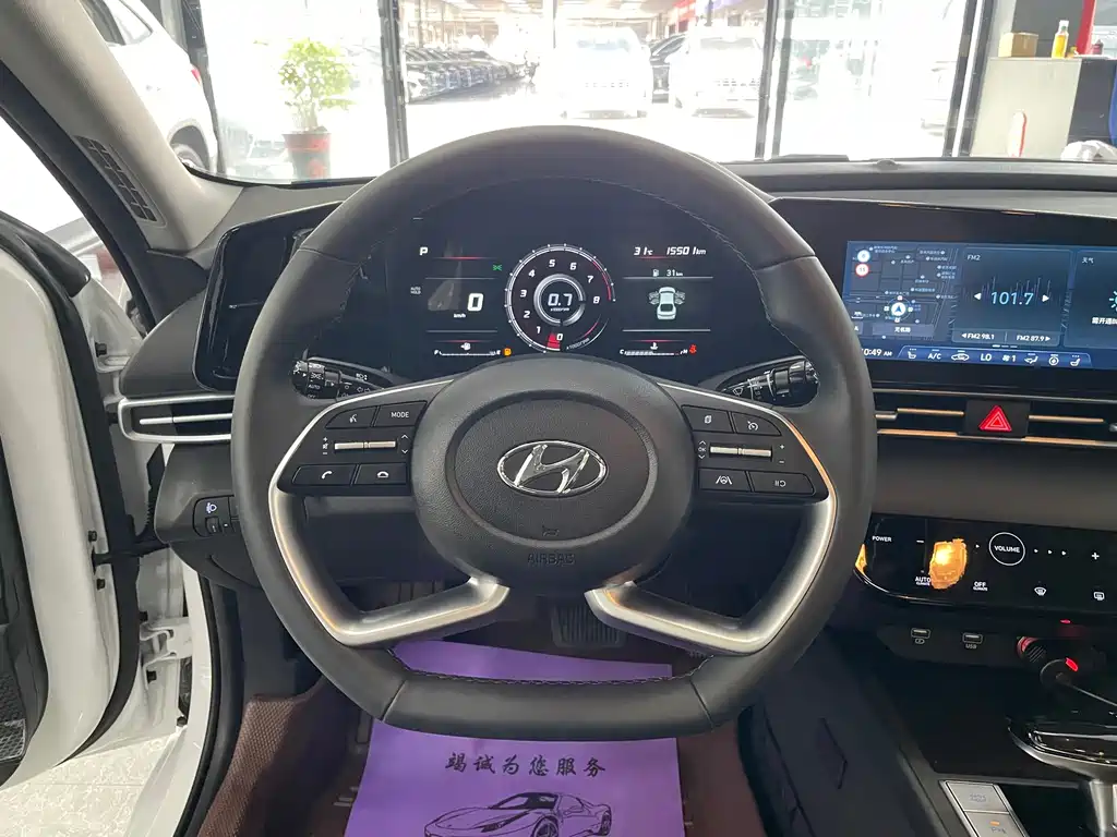 Hyundai Elantra 2023 — фото 8