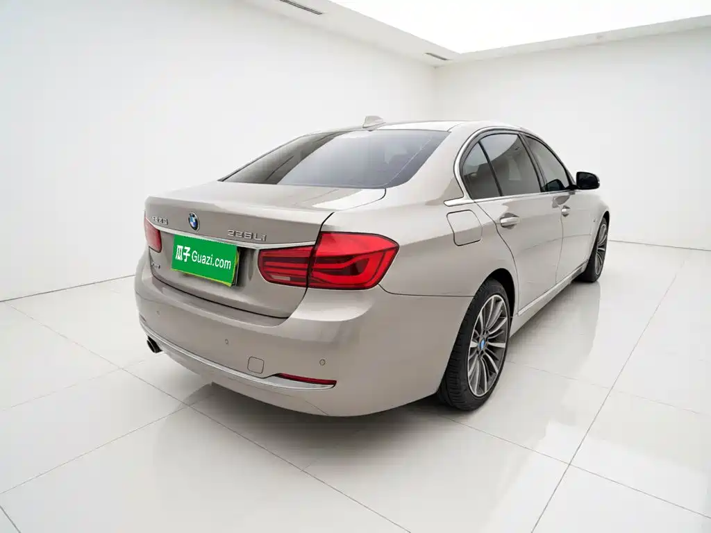 BMW 3 Series 2016 — фото 13