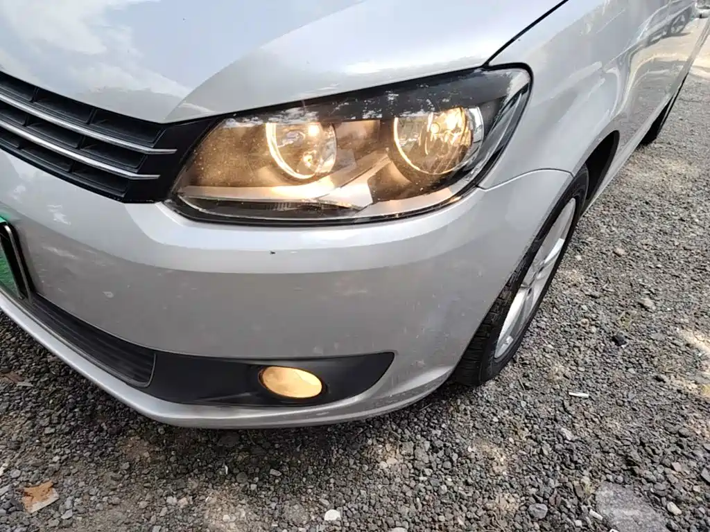 Volkswagen Touran 2015 — фото 24