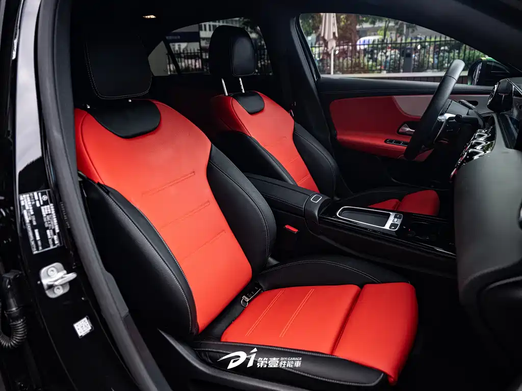 Mercedes-Benz A-Class AMG 2025 — фото 12