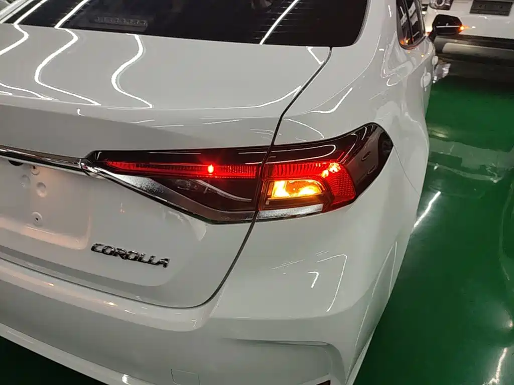Toyota Corolla 2023 — фото 8