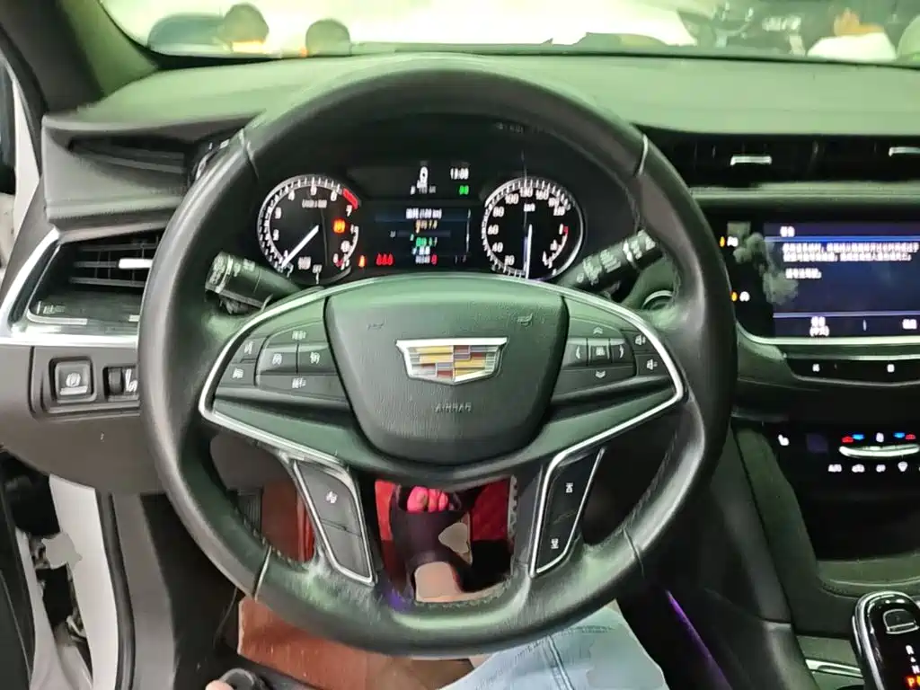 Cadillac XT5 2020 — фото 11