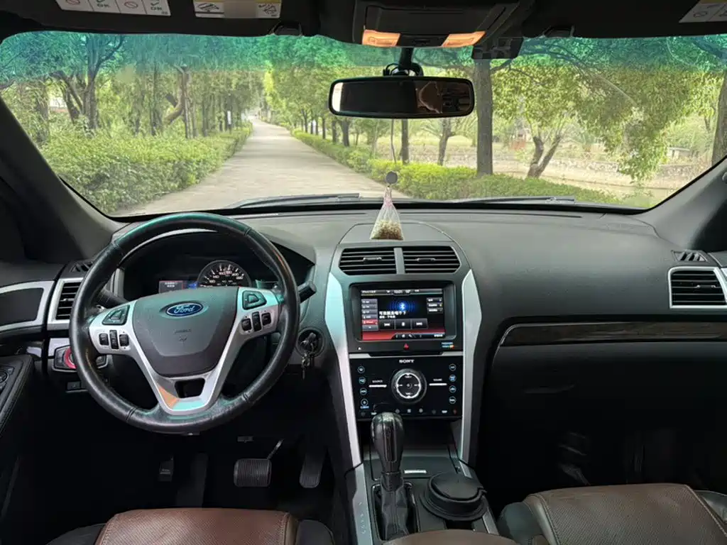 Ford Explorer 2015 — фото 13