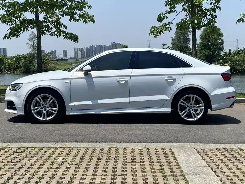 Audi A3 2020 — фото 17