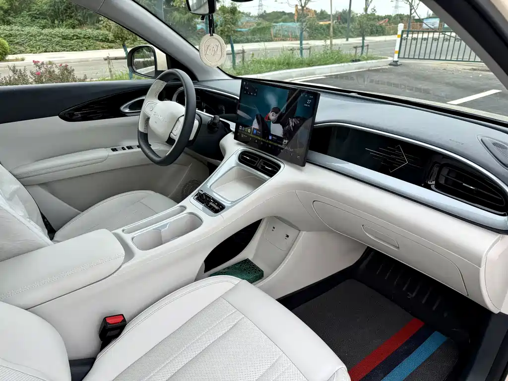 Geely Galaxy Starwish 2025 — фото 7