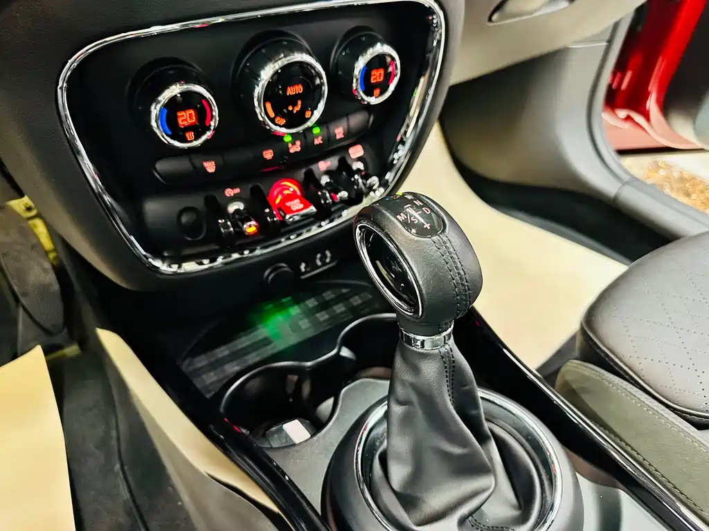 MINI Clubman 2018 — фото 39