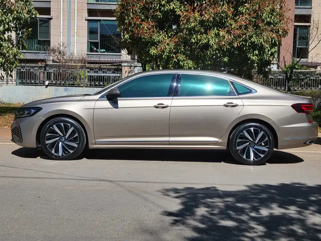 Volkswagen Passat 2022 — фото 10
