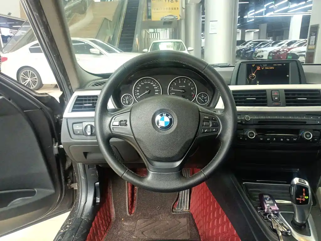 BMW 3 Series 2015 — фото 11