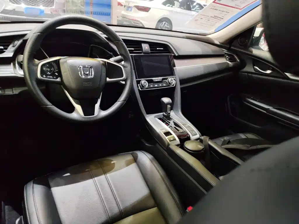 Honda Civic 2019 — фото 10