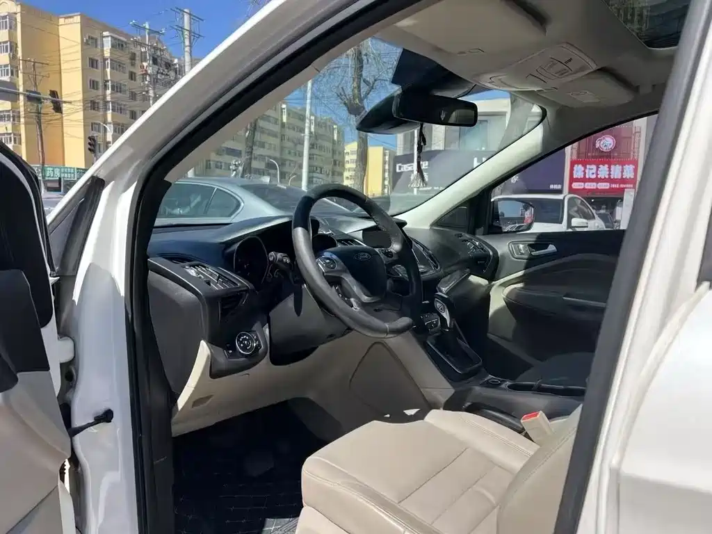 Ford Kuga 2015 — фото 8