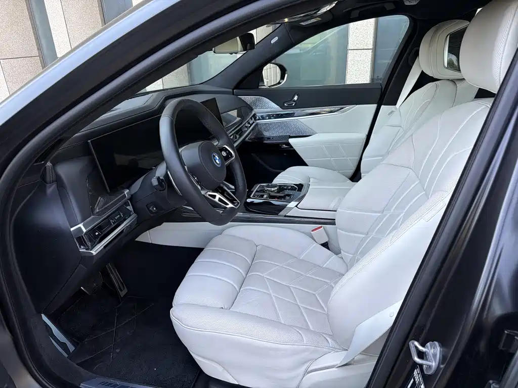 BMW i7 2025 — фото 6