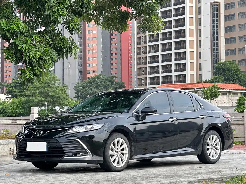 Toyota Camry 2022 — фото 1