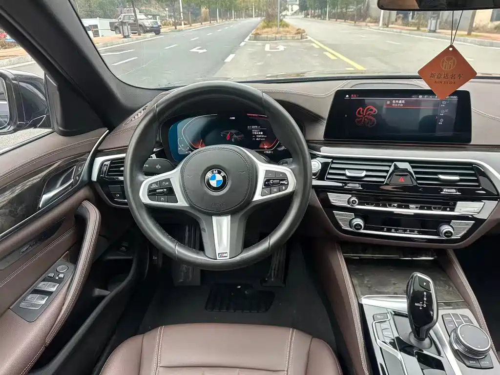 BMW 5 Series 2020 — фото 10