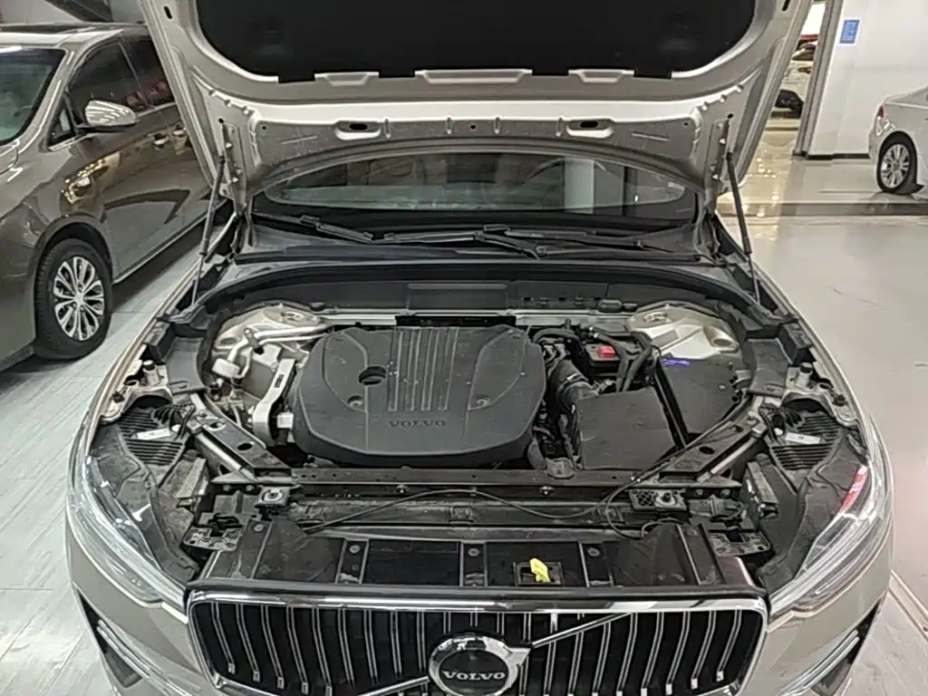 Volvo XC60 2023 — фото 20