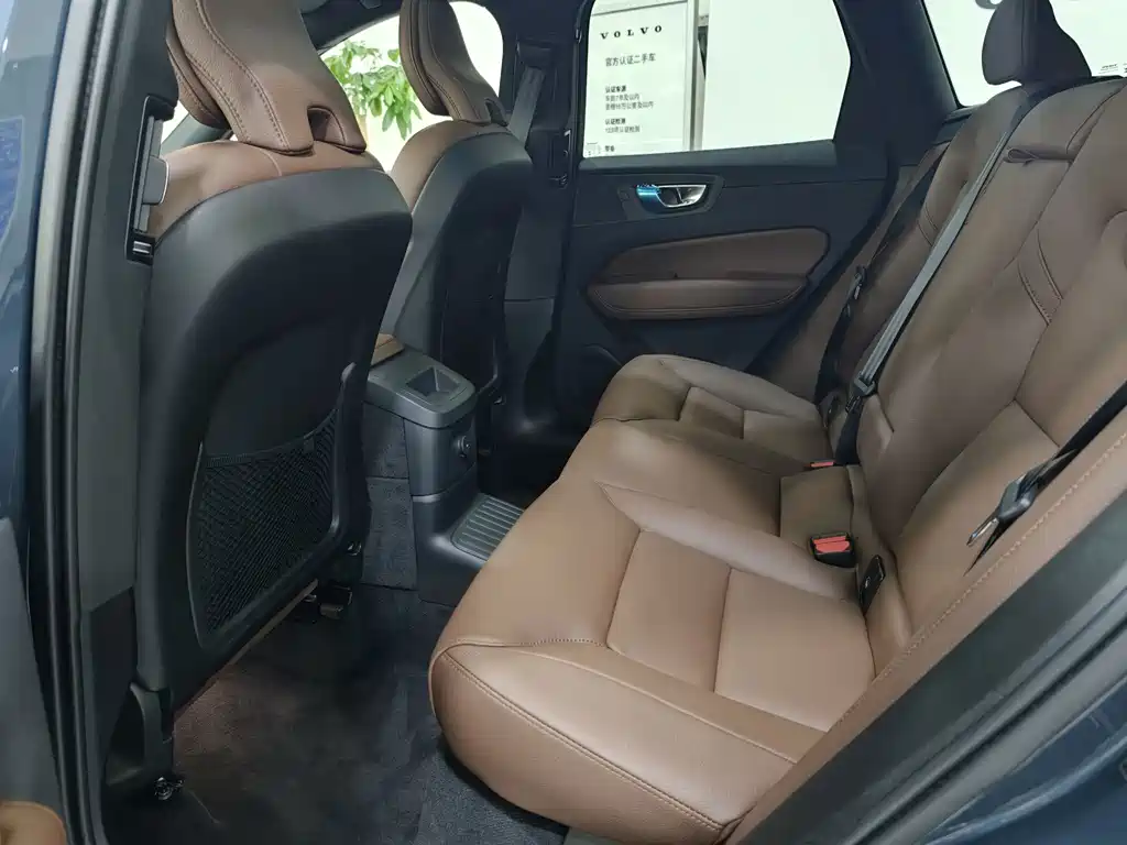 Volvo XC60 Plug-In Hybrid 2025 — фото 11