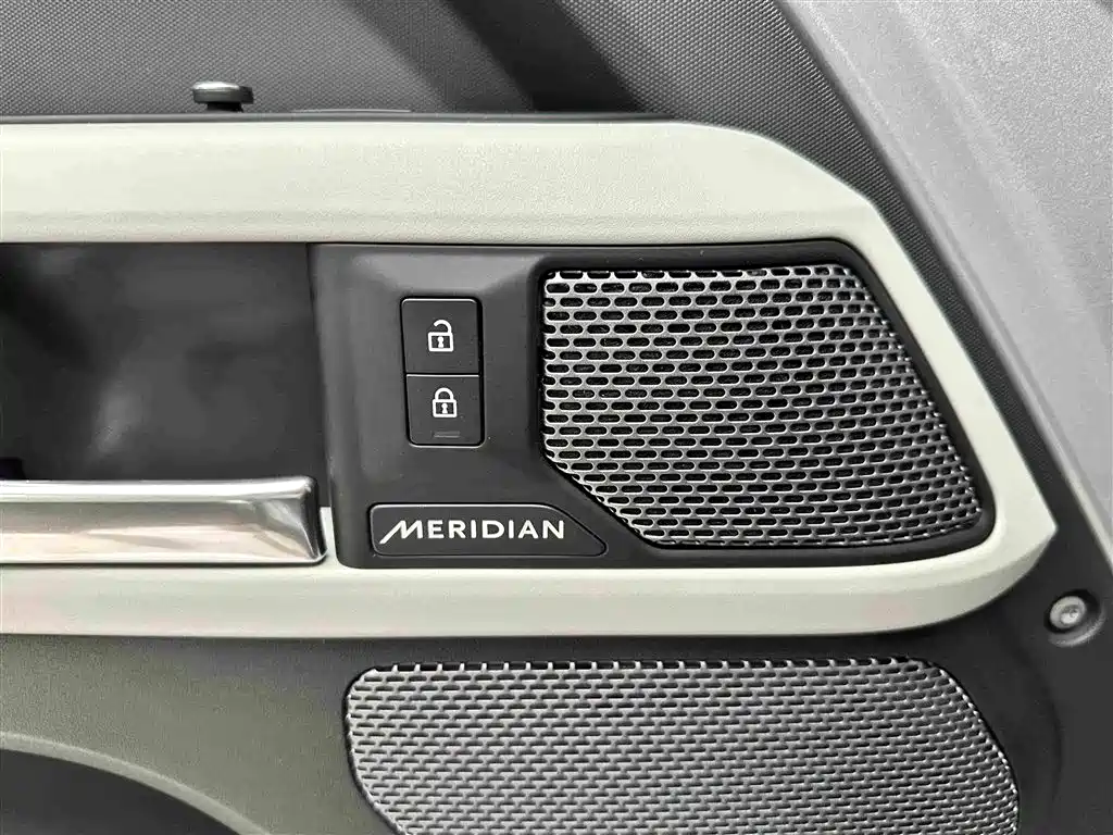 Land Rover Defender 2020 — фото 19