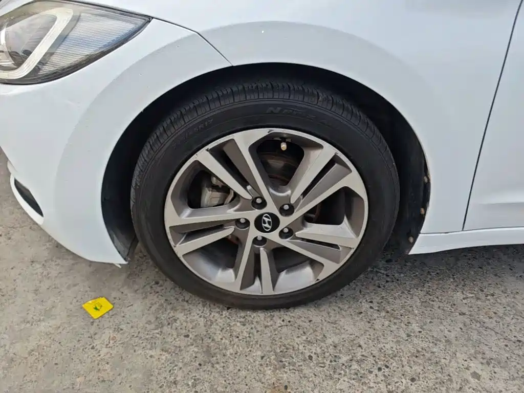 Hyundai Elantra 2017 — фото 23