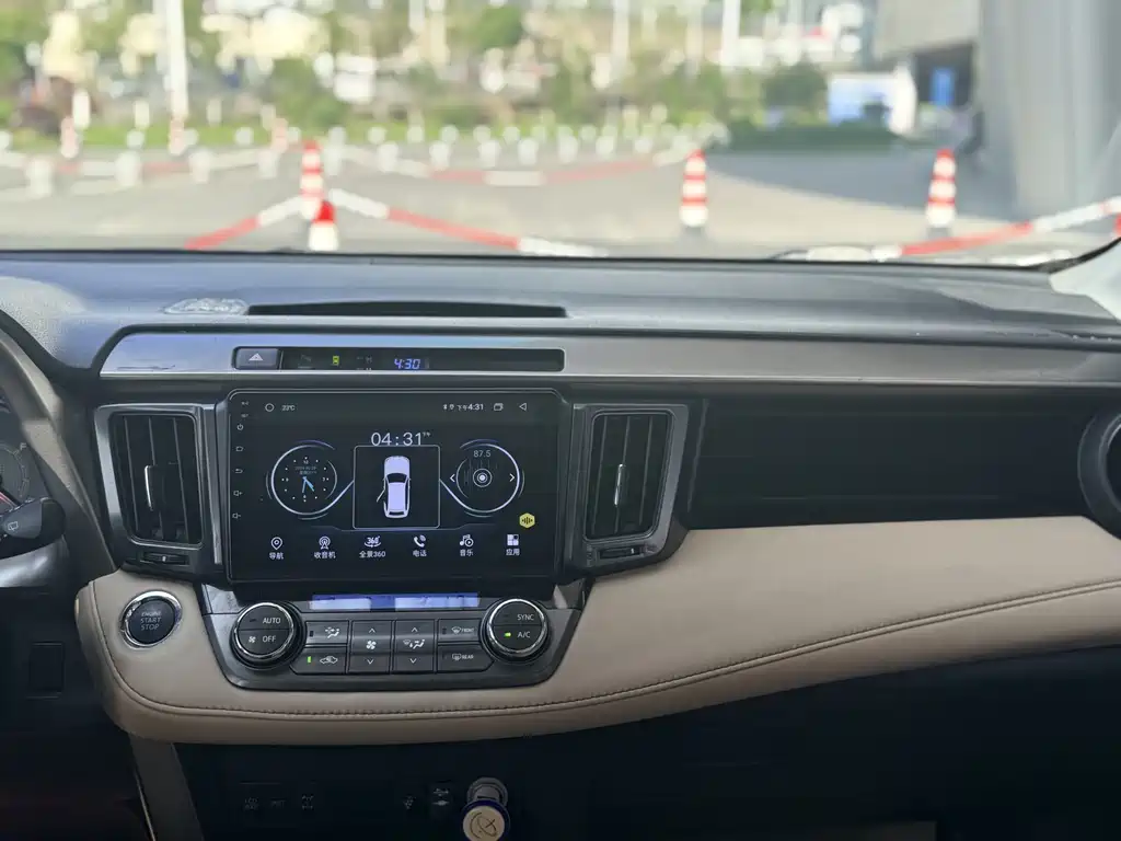 Toyota RAV4 2015 — фото 15