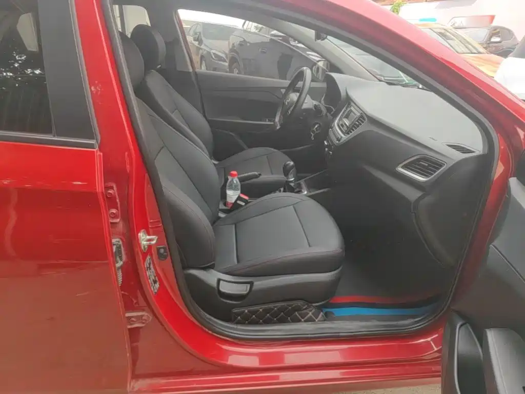 Hyundai Verna 2017 — фото 25