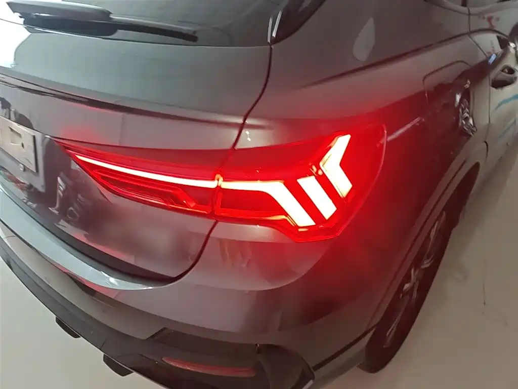 Audi Q3 Sportback 2022 — фото 8
