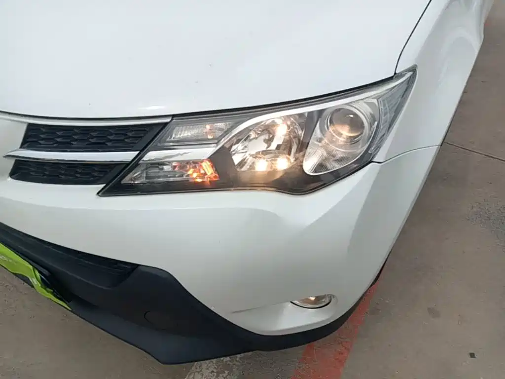 Toyota RAV4 2016 — фото 24