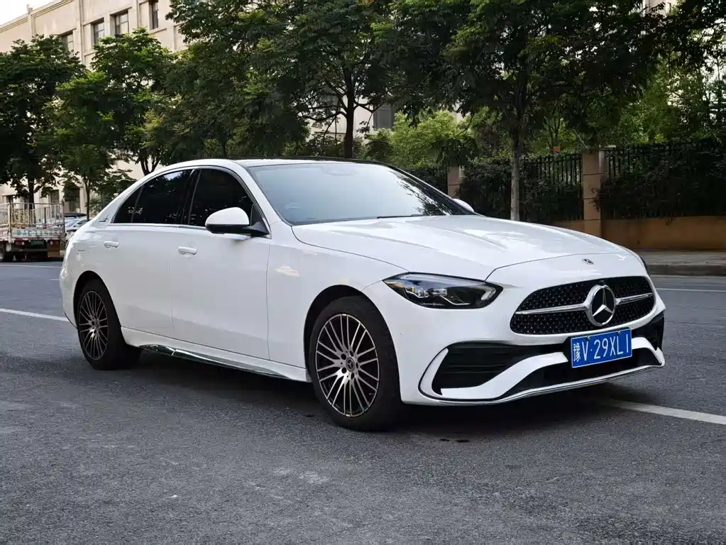 Mercedes-Benz C-Class 2025 — фото 1