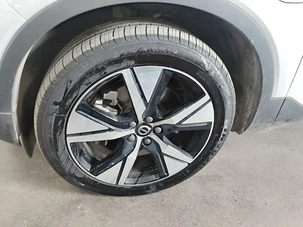 Volvo XC40 NEV 2021 — фото 23