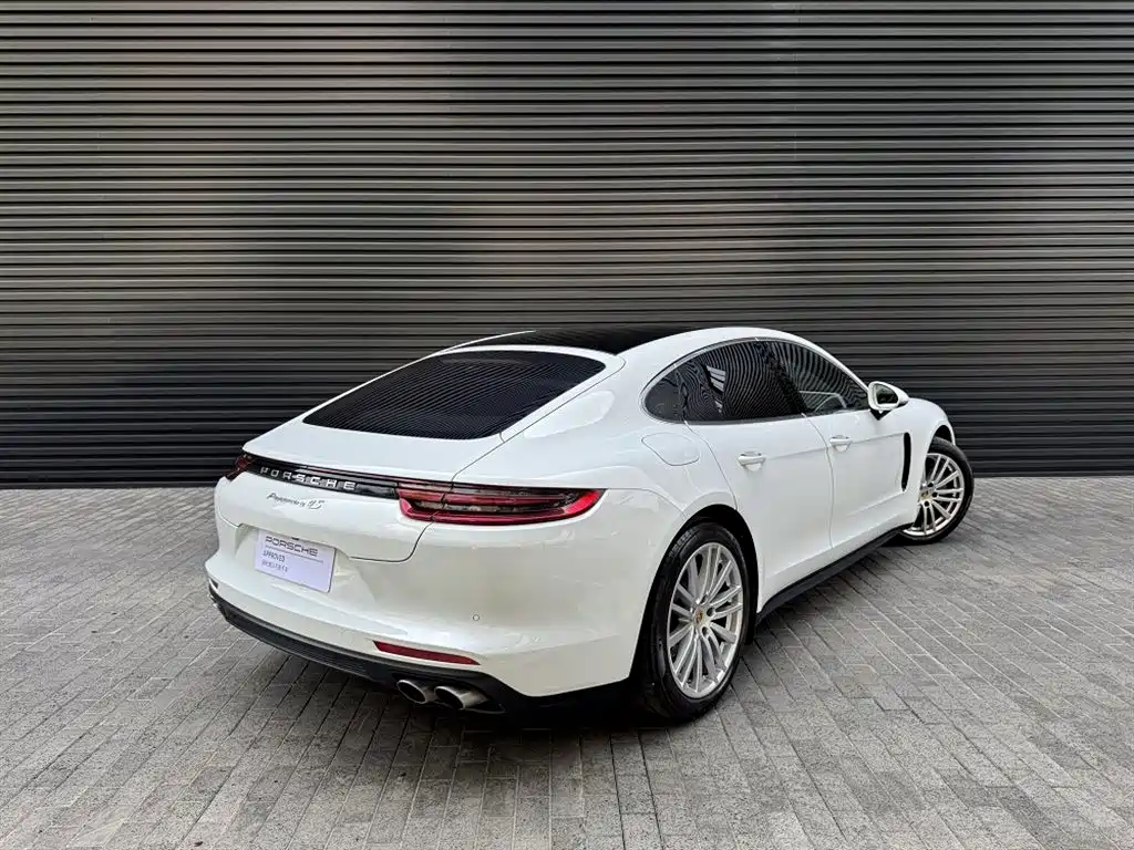 Porsche Panamera 2017 — фото 1