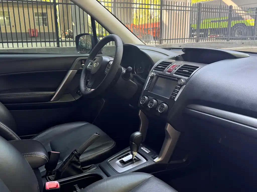 Subaru Forester 2015 — фото 10