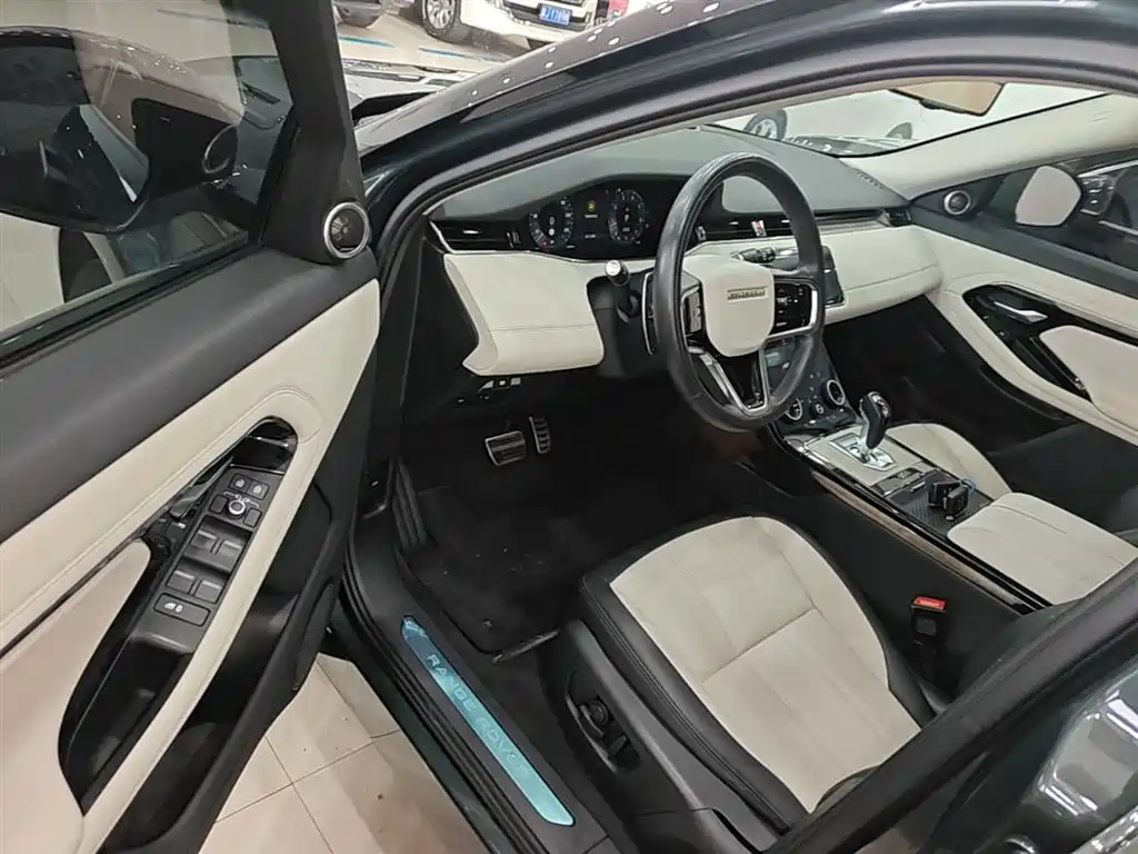 Land Rover Evoque 2023 — фото 16