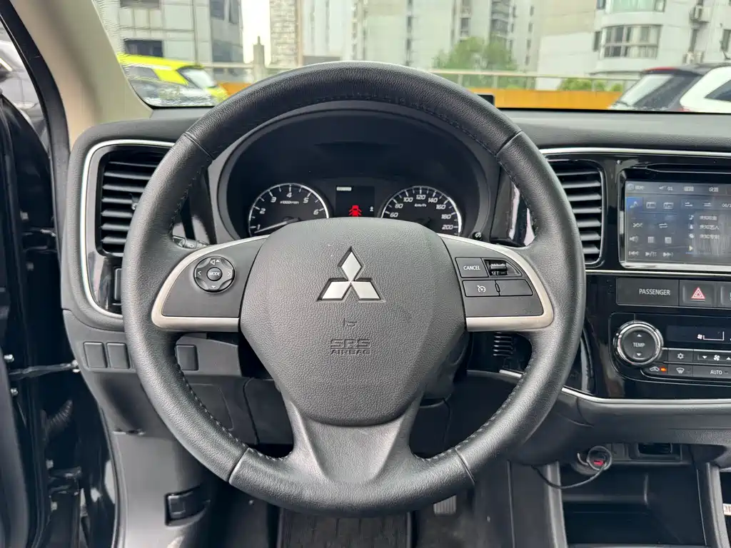 Mitsubishi Outlander 2014 — фото 9
