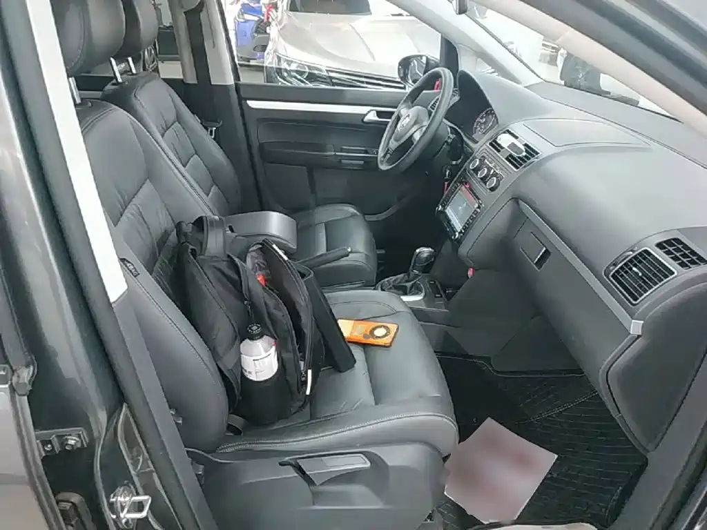 Volkswagen Touran 2015 — фото 25