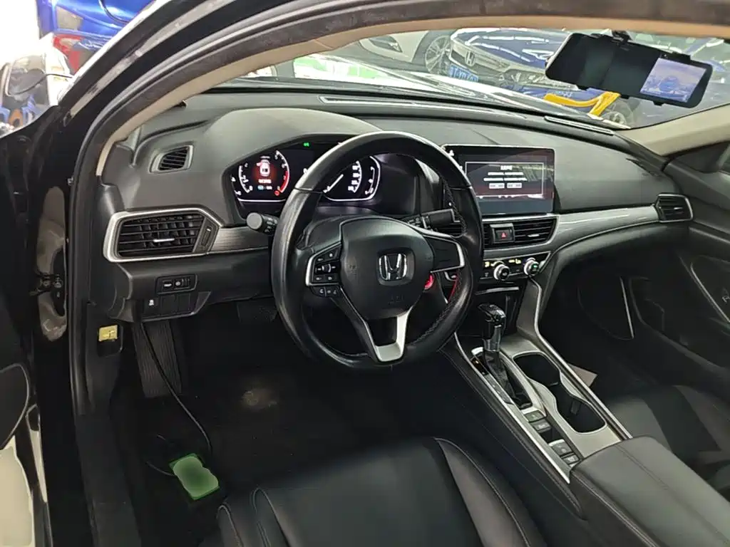 Honda Accord 2022 — фото 11