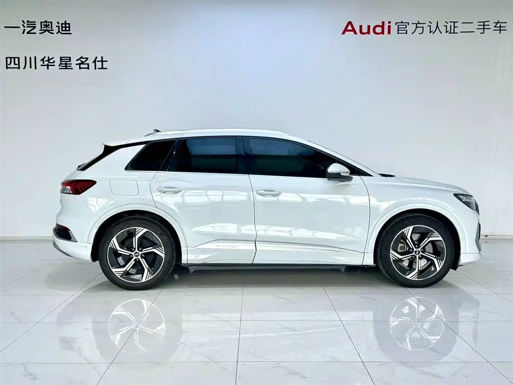 Audi Q4 e-tron 2023 — фото 3