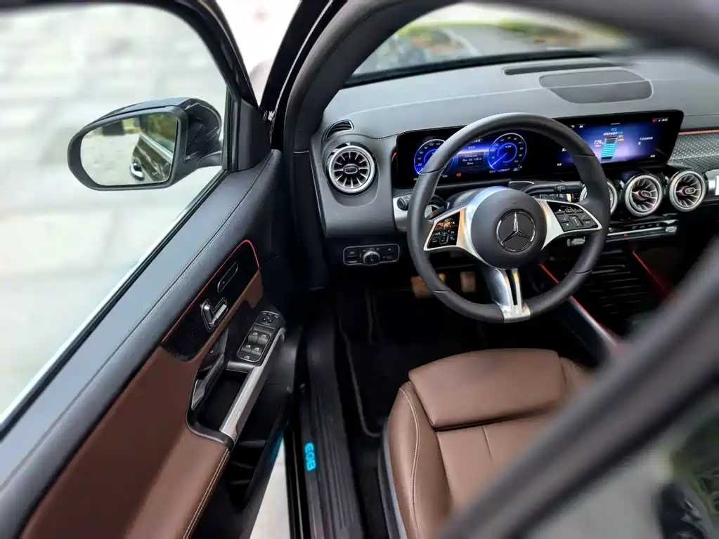 Mercedes-Benz EQB 2025 — фото 11