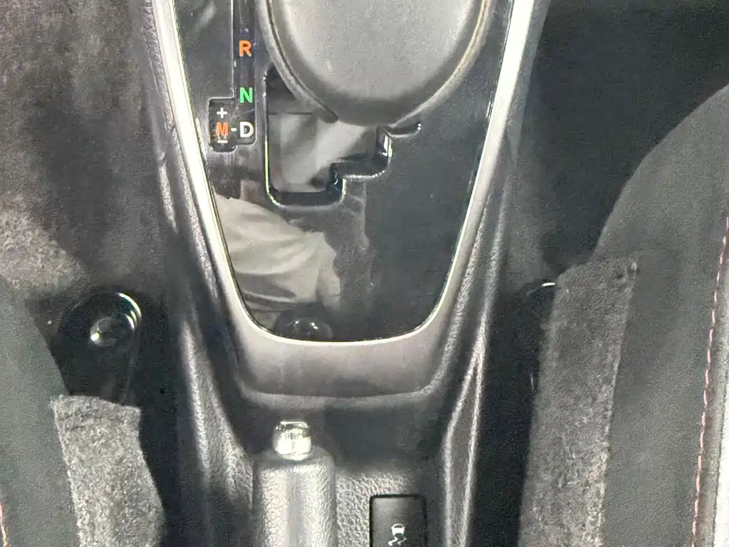 Toyota Yaris L 2023 — фото 11